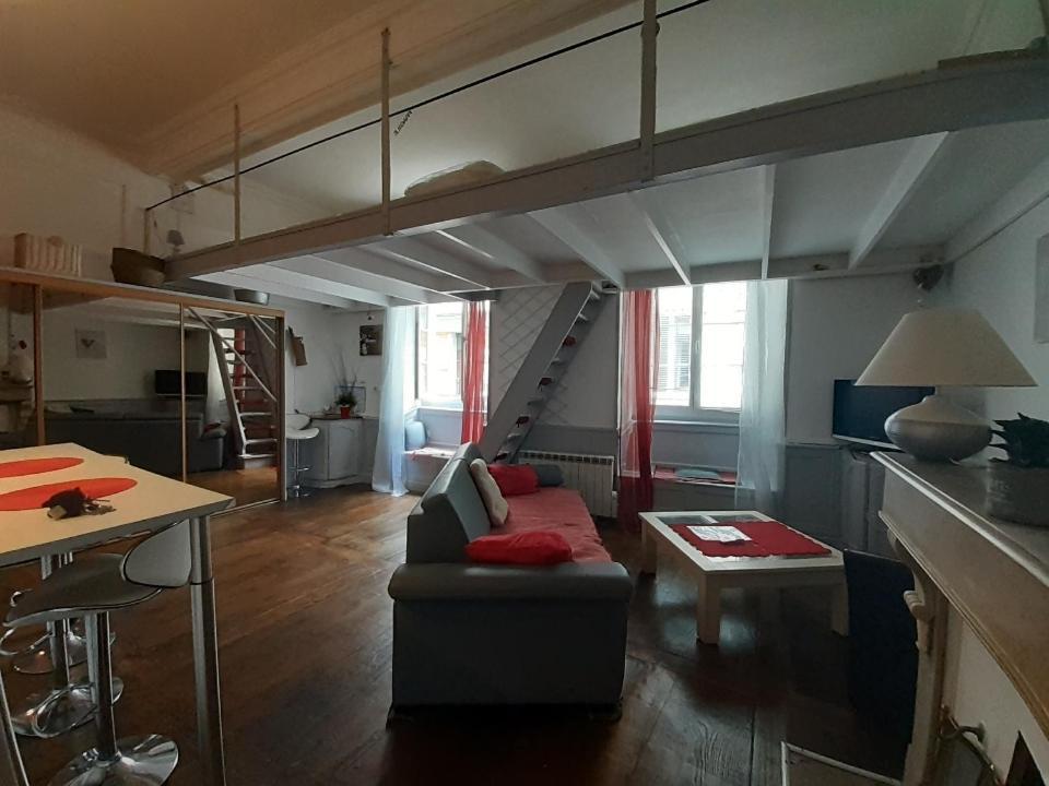 Coquet Studio En Mezzanine Nuit Pour 2 Personnes Сен-Жірон Екстер'єр фото
