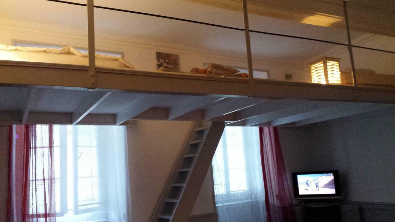 Coquet Studio En Mezzanine Nuit Pour 2 Personnes Сен-Жірон Екстер'єр фото